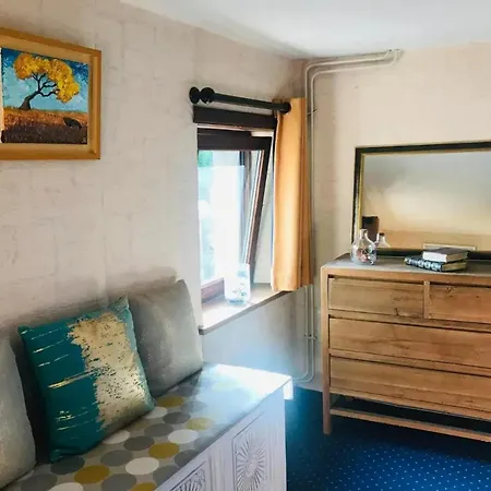 Hébergement de vacances Family Home In Thon, Garden And Terrace 100 M² Nameche