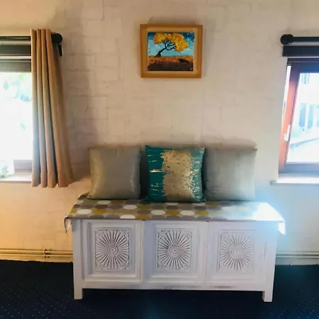 Hébergement de vacances Family Home In Thon, Garden And Terrace 100 M² *