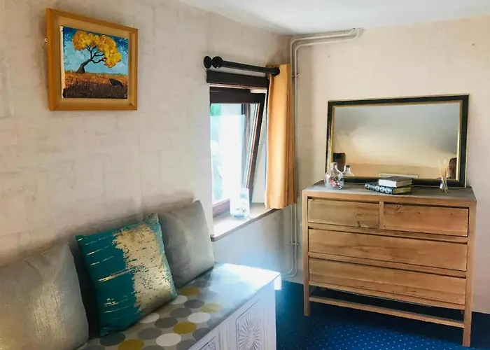 Vakantiehuis Family Home In Thon, Garden And Terrace 100 M² Nameche